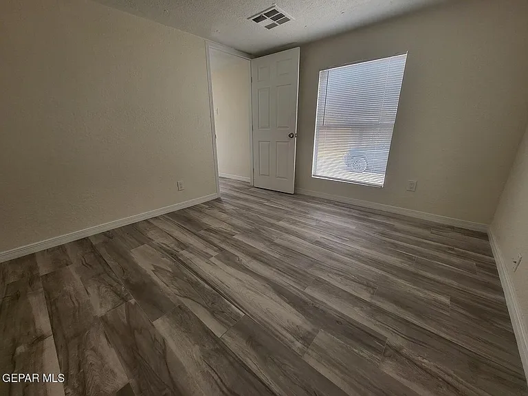 7143 N Loop Dr #E — Photo 9