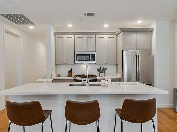 5th image of 8616 Oak St Unit 207