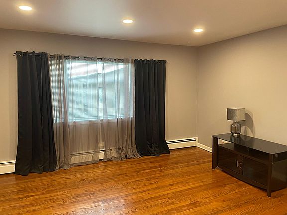 3rd image of 7170 Lyndon Ave #2S