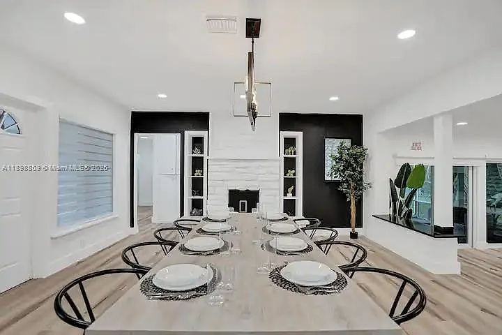 2100 SW 28th Way — Photo 8