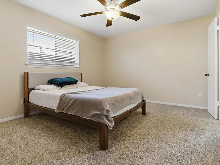 2310 Droxford Dr — Photo 11