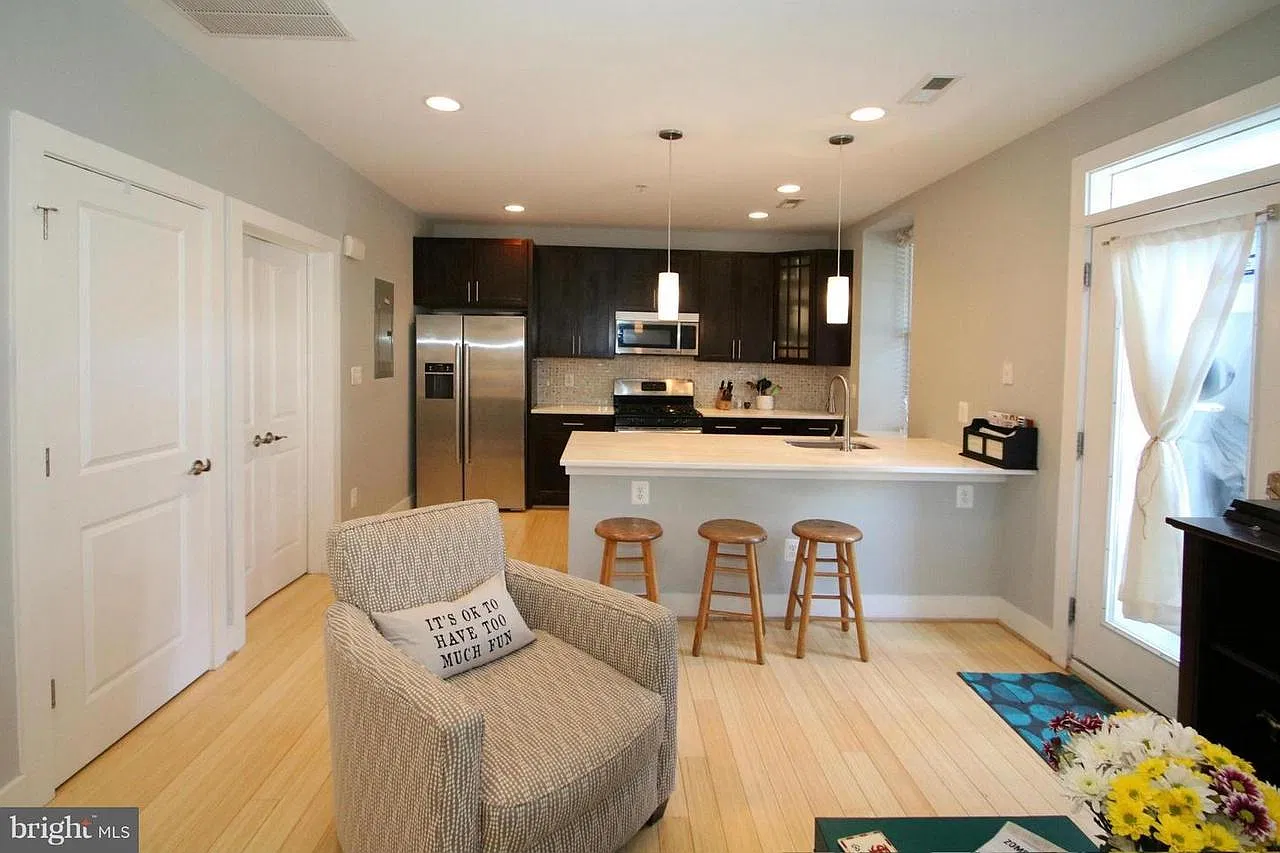 2 bed, 700 sqft, $2,395 — Photo 3