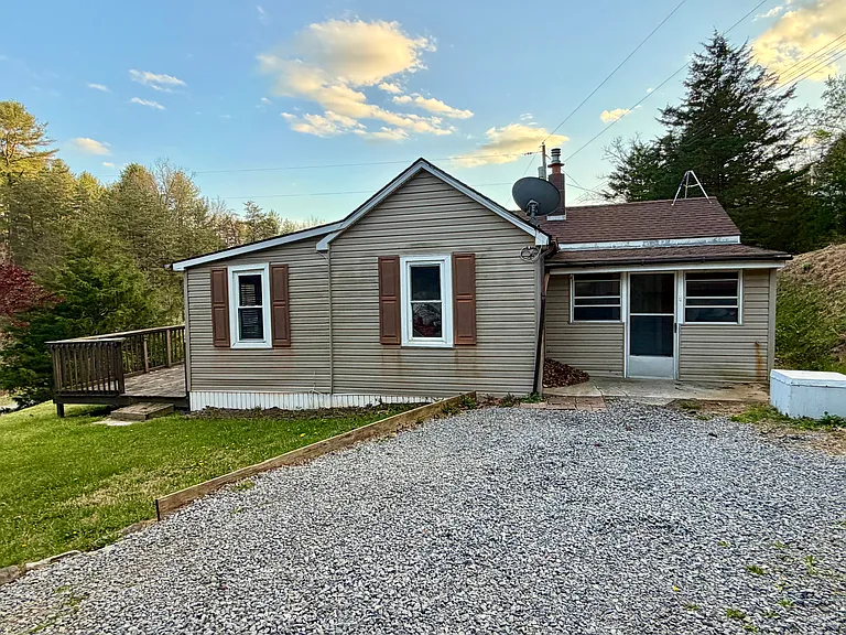 241 Harpers Hollow Ln — Photo 10