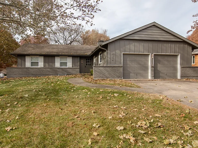 8614 Woodson Dr — Photo 2