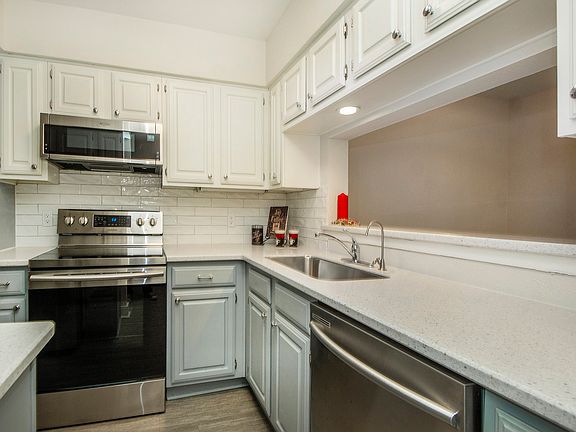 3rd image of 1104 Riverchase Ln Unit 204