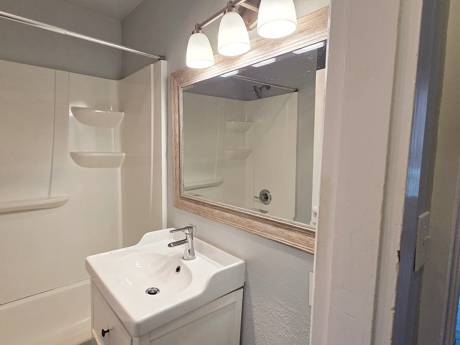 235 S Whitaker St — Photo 1
