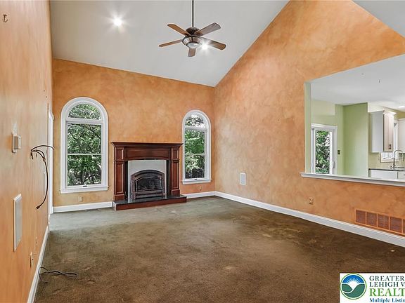 5th image of 111 Manor Dr