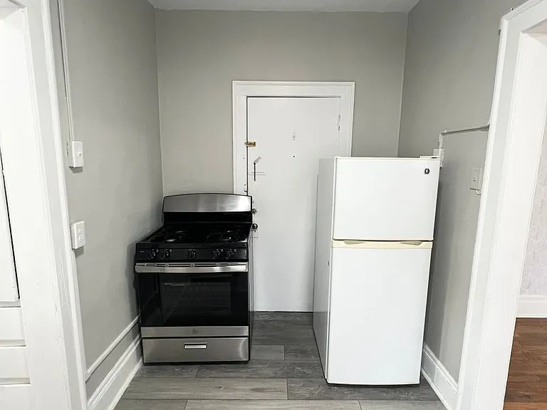 2704 Mayfield Road — Photo 3