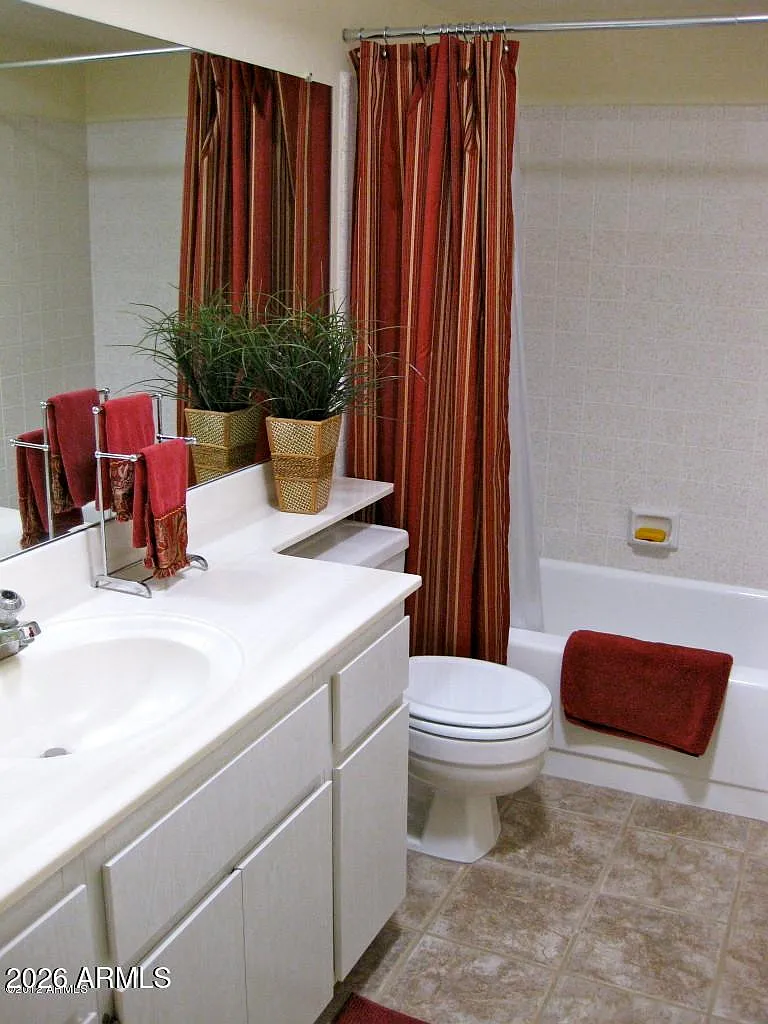 2 bed, 2.0 bath, 1300 sqft, $2,500 — Photo 3