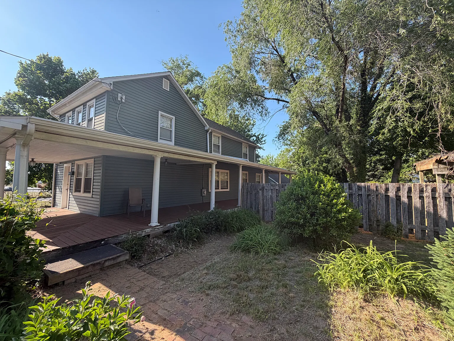 3 bed, 1650 sqft, $2,400 — Photo 2