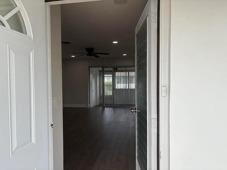 2930 Crosley Dr E #J — Photo 3
