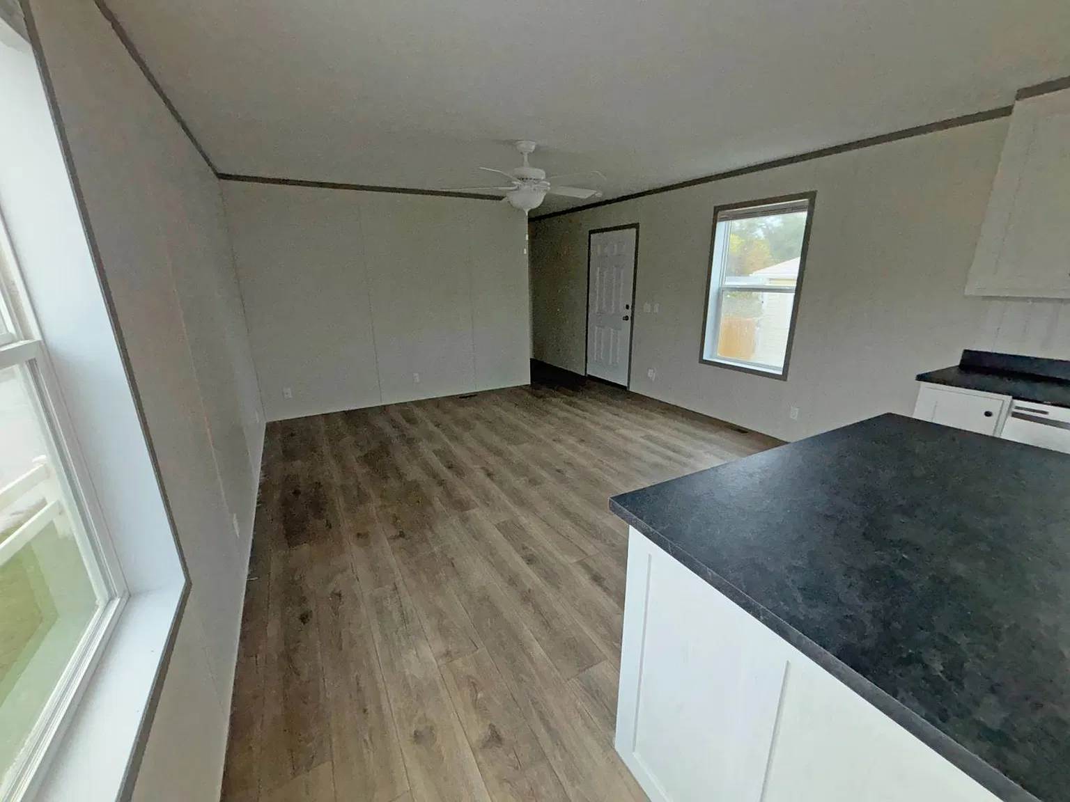 3 bed, 2.0 bath, 1040 sqft, $1,150 — Photo 3