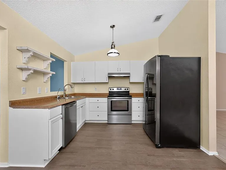 18407 Avon Ave — Photo 11