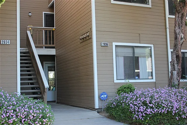 2936 Winding Ln photo 1