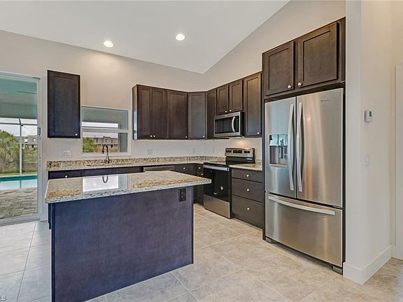 4th image of 209 NW 5th Ter