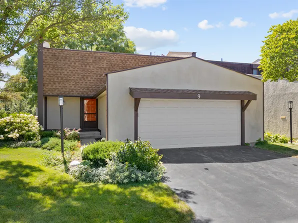 9 Sweetwood Ct #9, La Grange, IL 60525