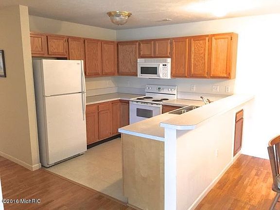 3rd image of 5835 Crosswinds Dr Unit 13