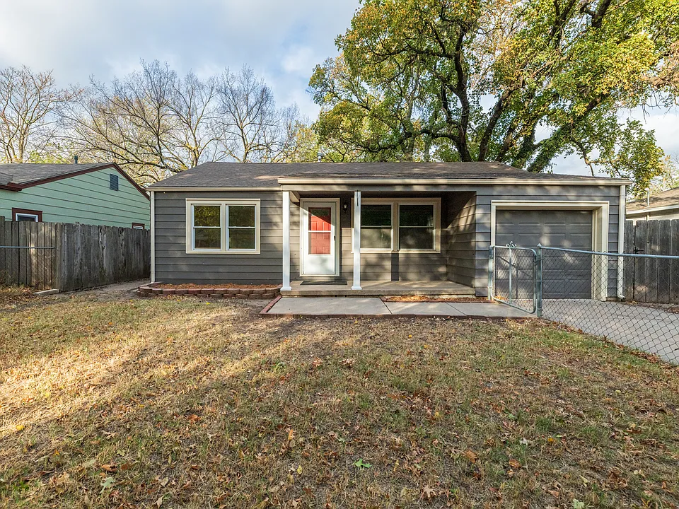 1807 N Woodland Ave