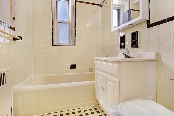 Rented by Bond New York | media 4
