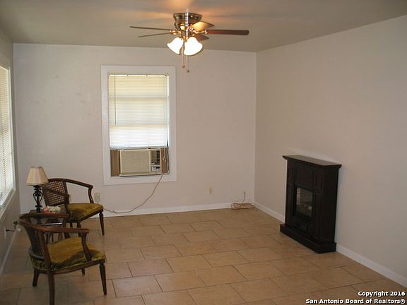 3rd image of 115 Cedar Hill Dr