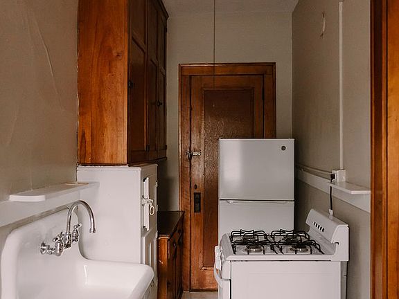 3rd image of 3219 Lyndale Ave S APT 206