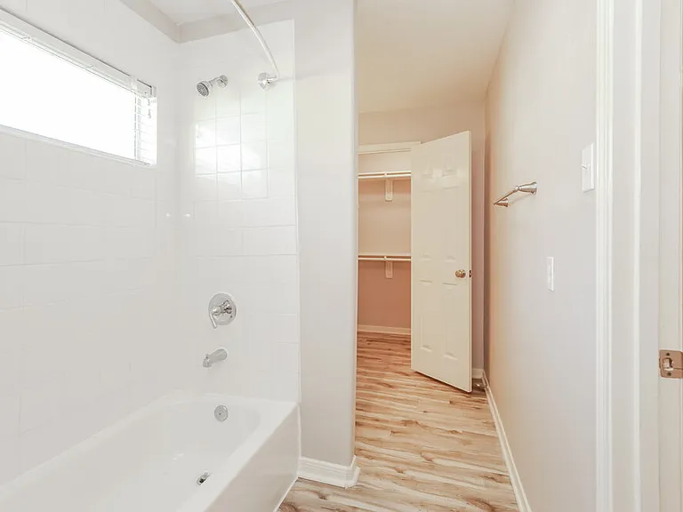 11002 Northam Dr — Photo 11
