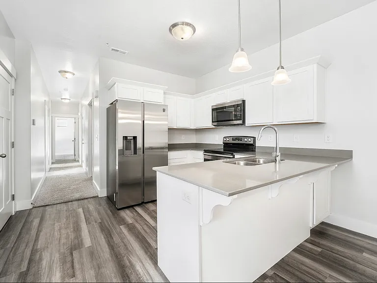 467 N 360 W #N202 — Photo 1