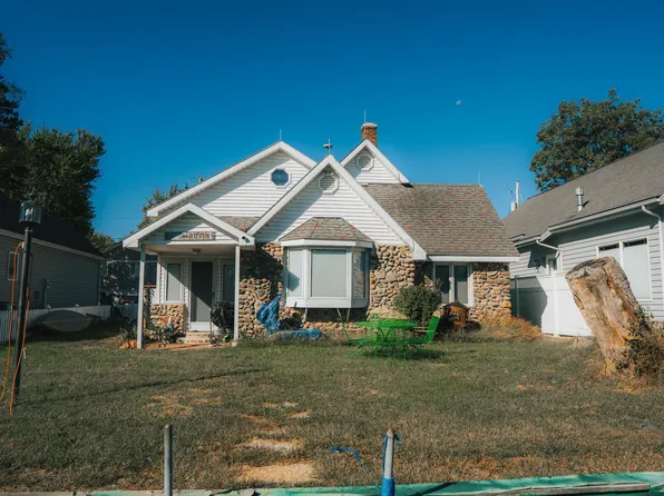 822 S Lakeside Dr, Syracuse, IN 46567