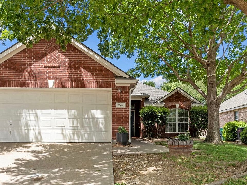 1st image of 2704 Travis Dr