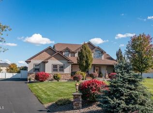 1400 W Broadwater Ct, Post Falls, ID 83854