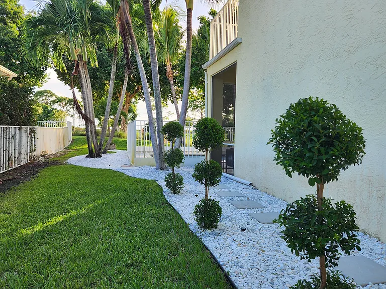 1851 Corsica Dr — Photo 63