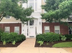 3275 Stratford Ct