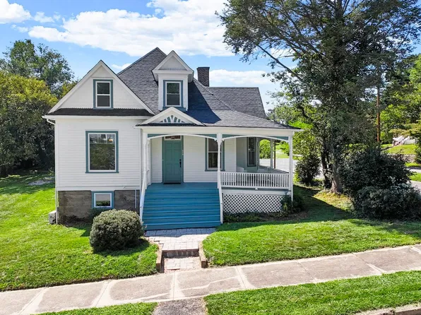 525 N Madison Ave, Pulaski, VA 24301