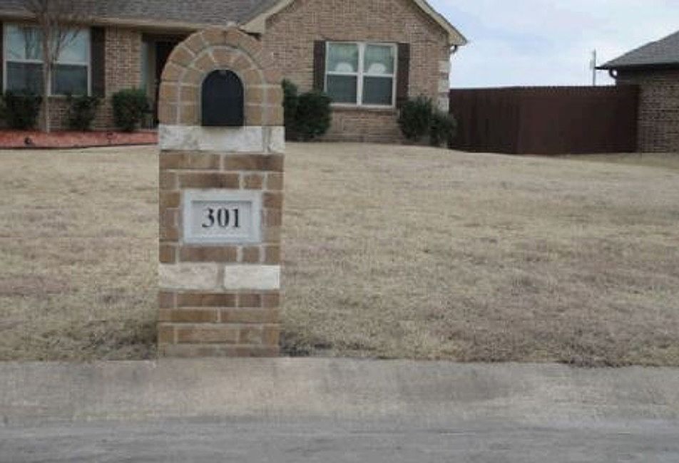 1st image of 301 Brooks Dr