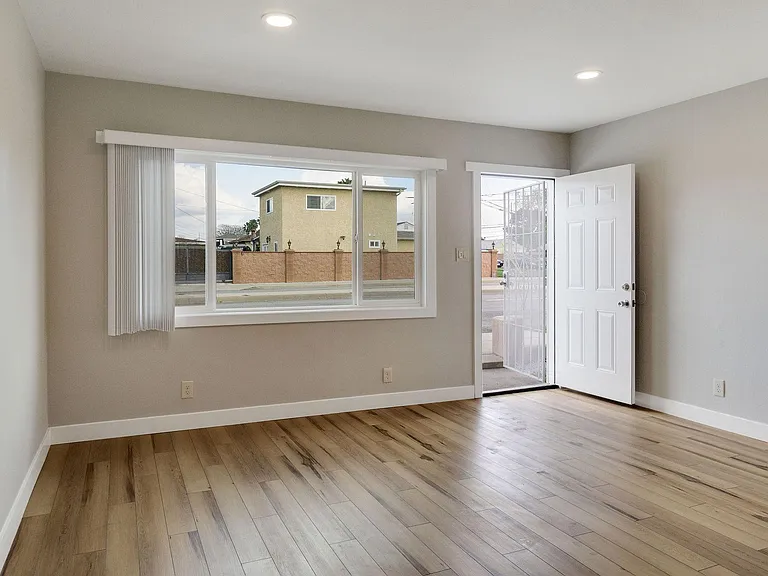 903 Lilienthal Ln — Photo 10