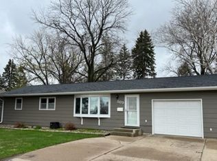 503 E 20th St, Yankton, SD 57078