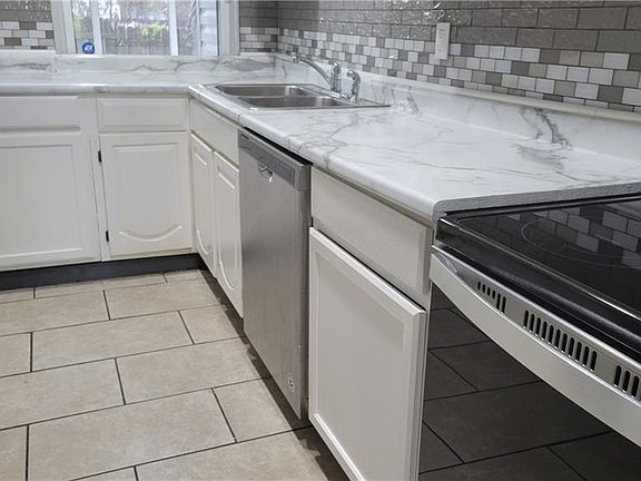 5th image of 3902 Beatty Dr