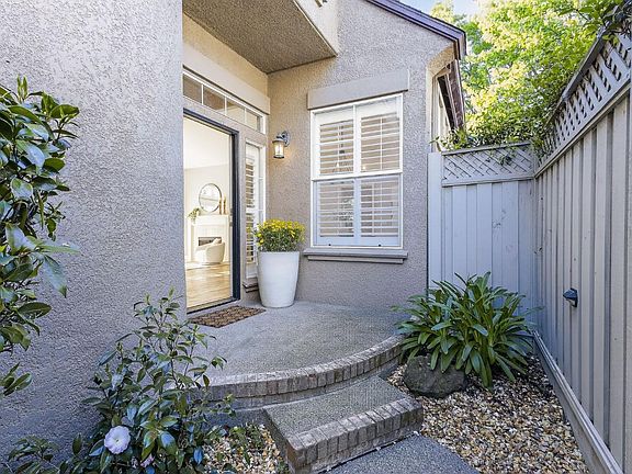 3rd image of 10 Makena Court