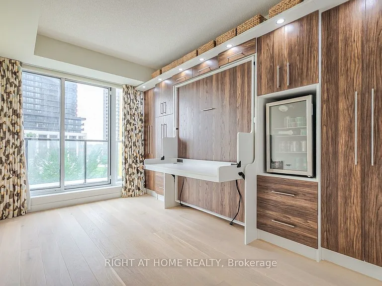 95 McMahon Dr #511 — Photo 26