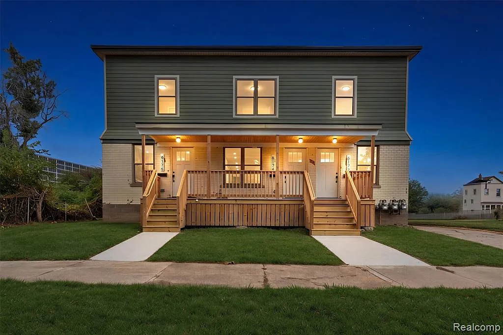 2 bed, 1.5 bath, 1068 sqft, $1,600 — Photo 1