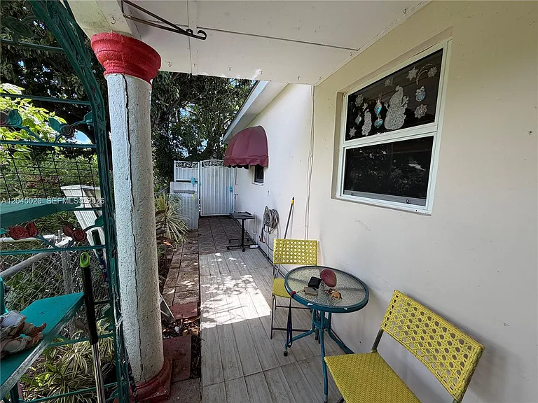 4935 SW 101st Ave #1 — Photo 9