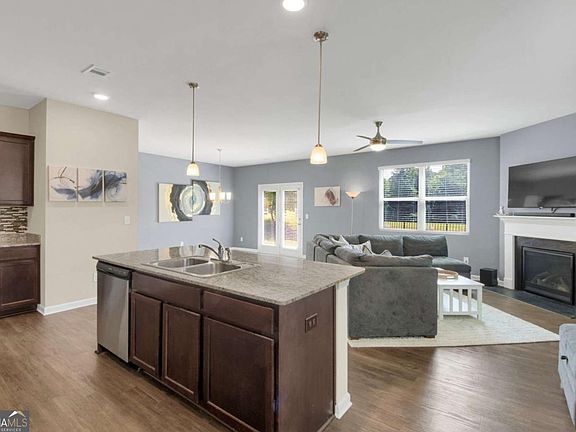 3rd image of 131 Centennial Ridge Dr