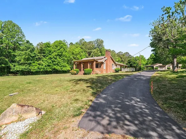 1108 W King St, Hillsborough, NC 27278
