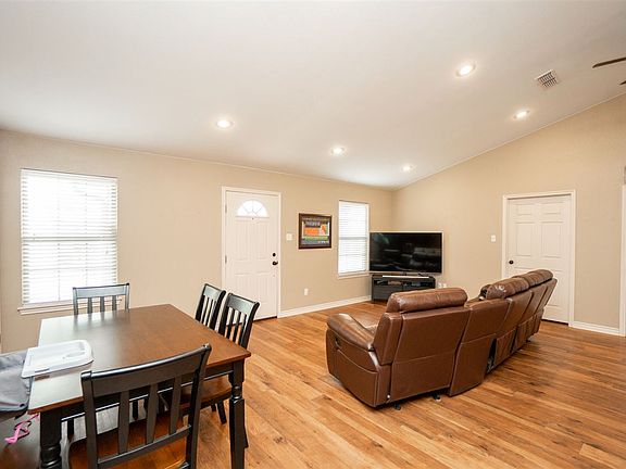 5th image of 307 W Shirley St