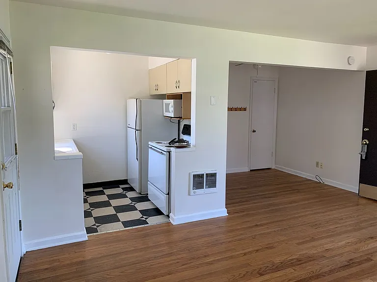 5104 Franklin Court Apartments — Photo 7