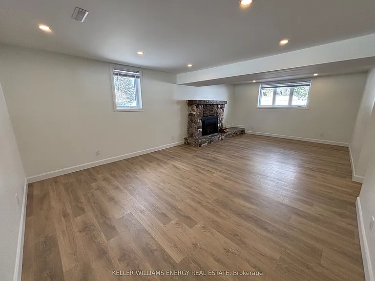 497 Wellington Main St — Photo 28