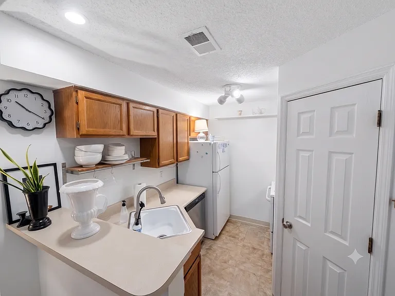4834 E Kentucky Ave #C — Photo 6