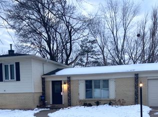 5105 Highcrest Rd, Rockford, IL 61107