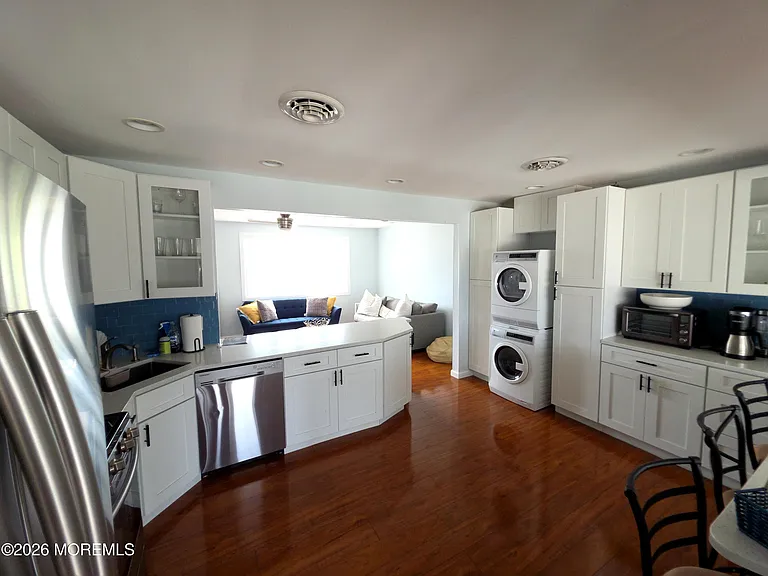 129 E Raritan Dr — Photo 11