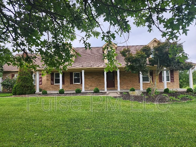 4 bed, 3.5 bath, 4000 sqft, $3,300 — Photo 3